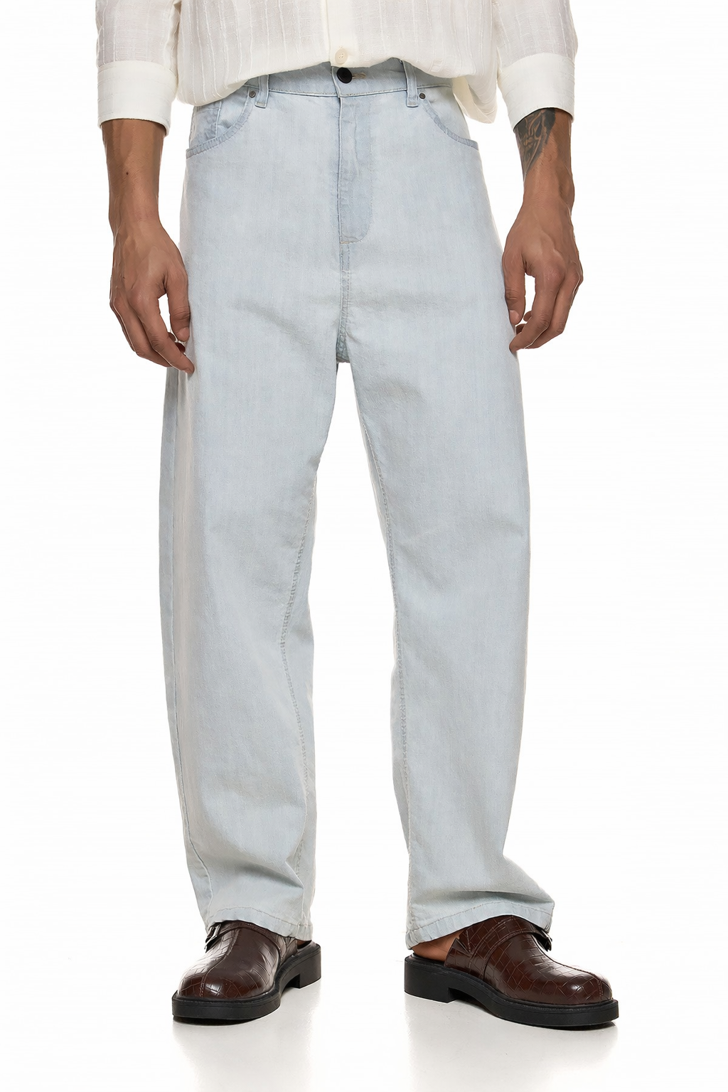 Light Wash Wide Leg Denim – AKIRA