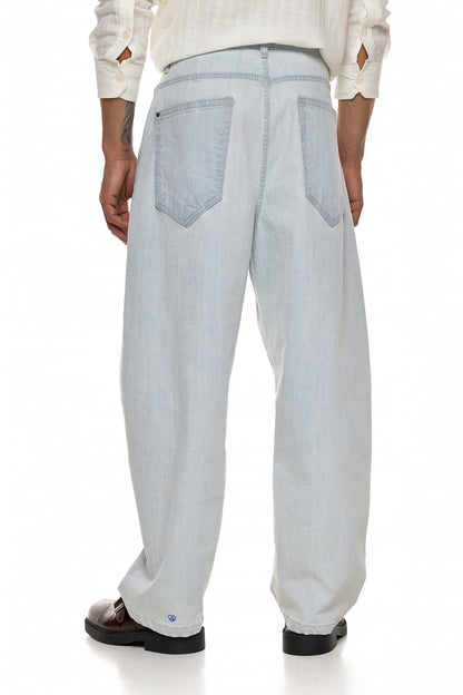 Light Wash Wide Leg Denim – AKIRA