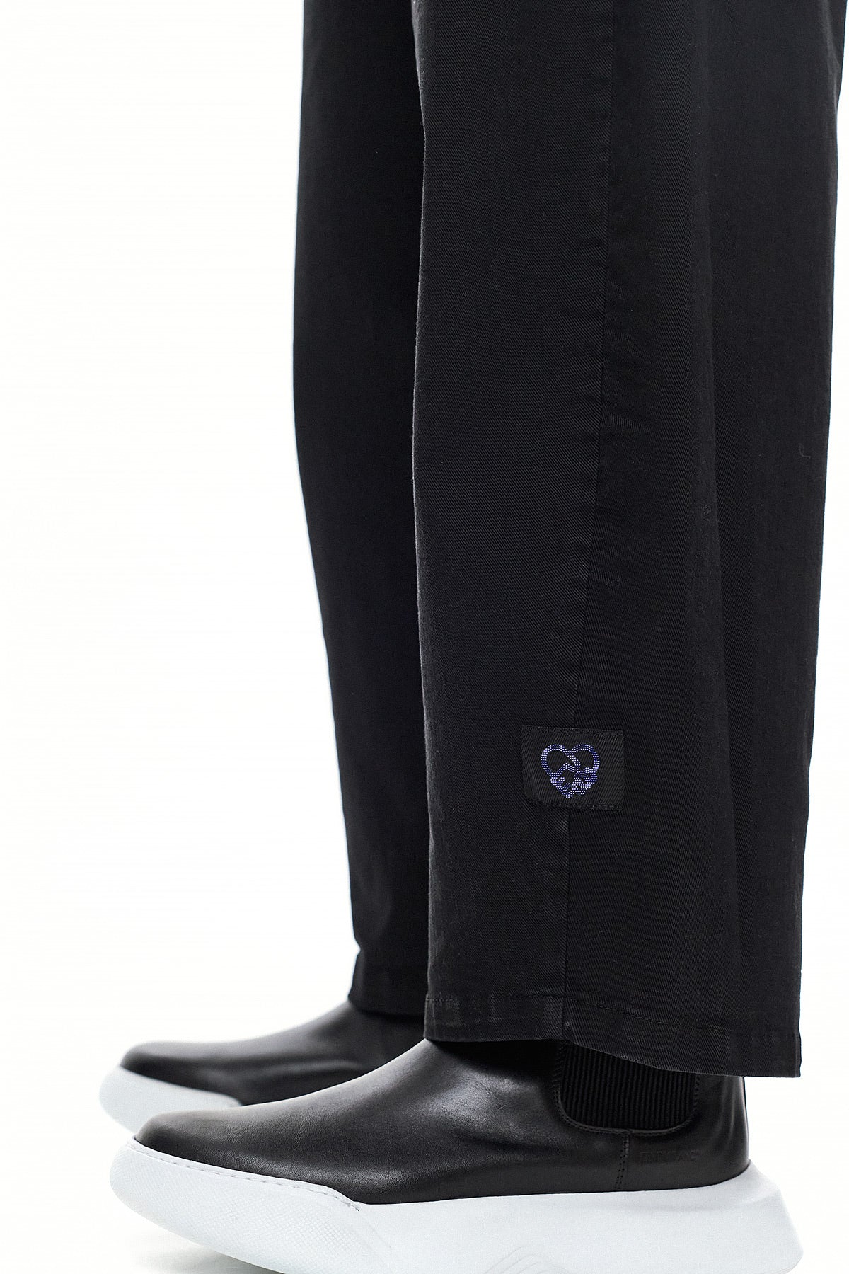 KAI Sculpted Wide-Leg Jeans – Black