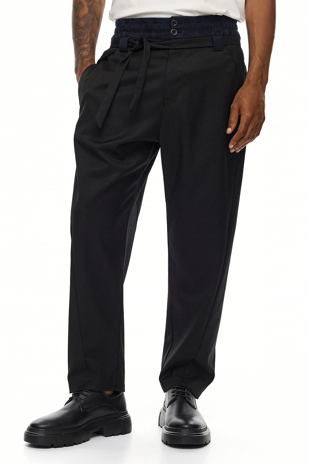 NAGOMI Relaxed Pleated Trousers – Black