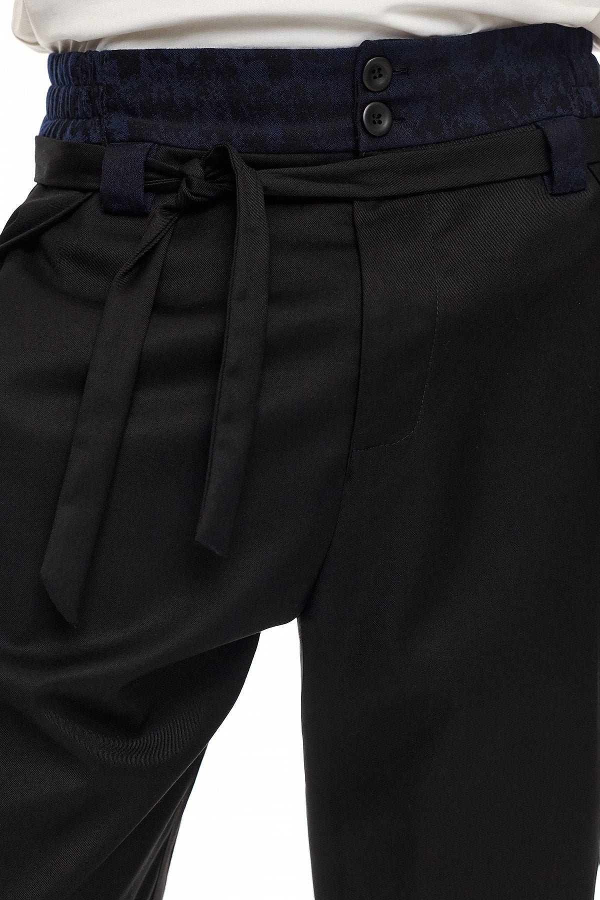 NAGOMI Relaxed Pleated Trousers – Black