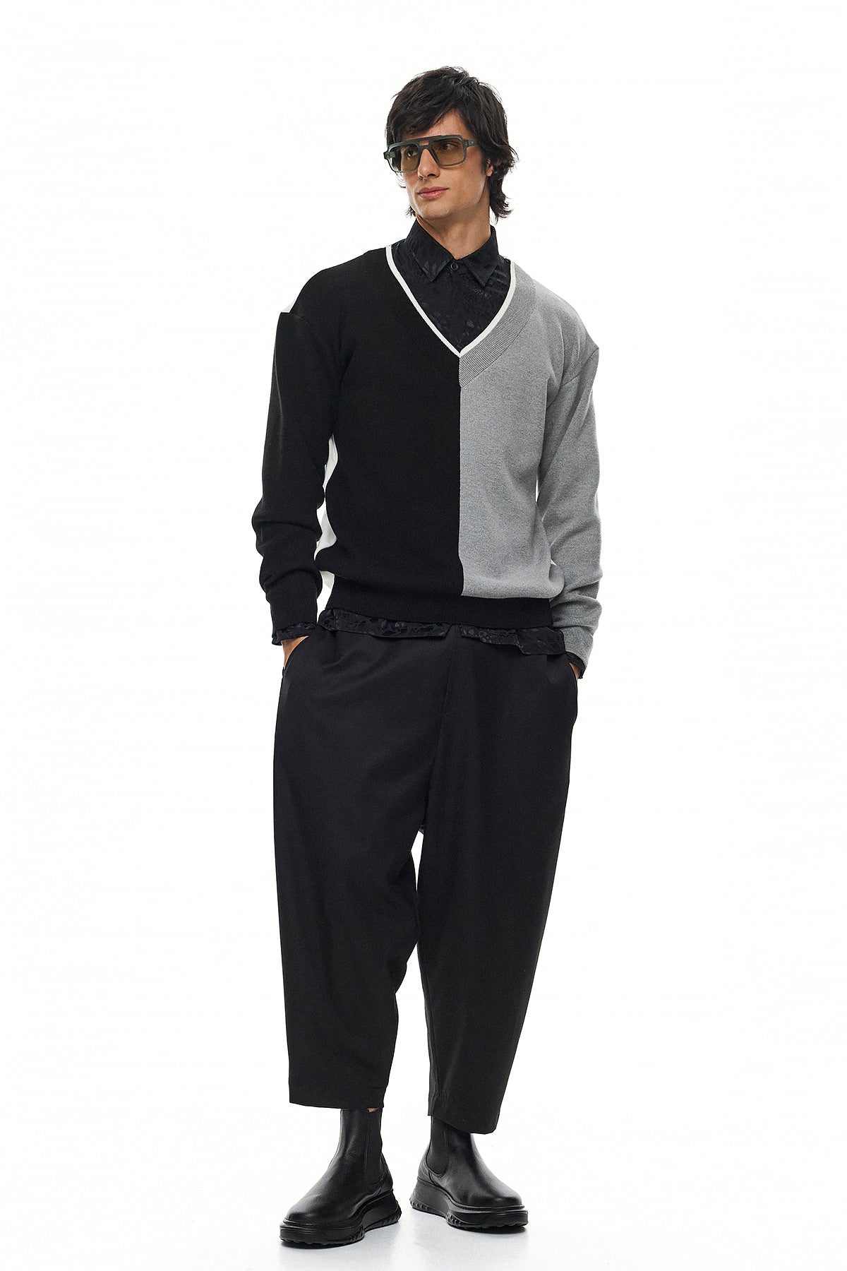 RUI Color Block V-Neck Sweater – Black / Grey / Ecru