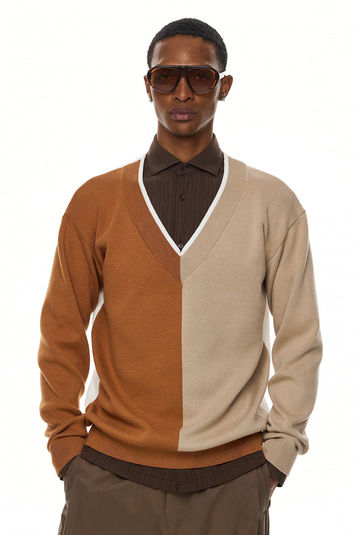 RUI Color Block V-Neck Sweater – Camel / Beige / Ecru