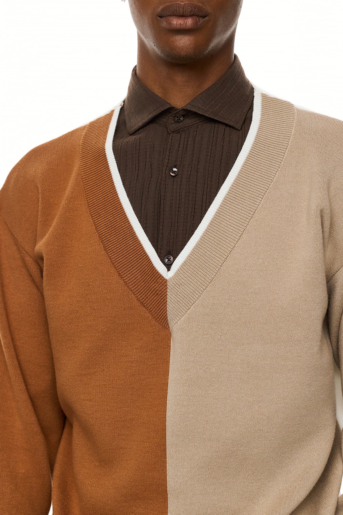 RUI Color Block V-Neck Sweater – Camel / Beige / Ecru